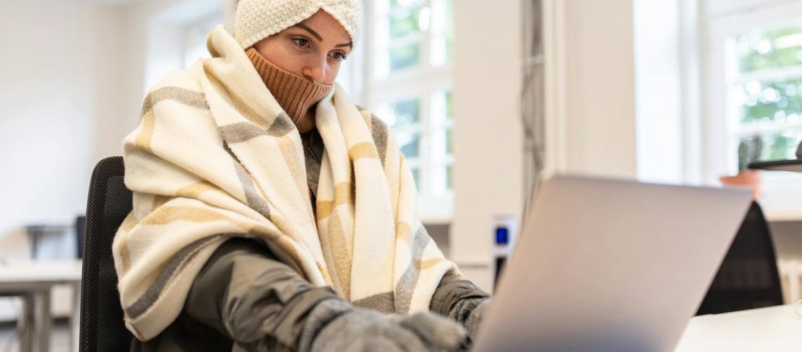 Pourquoi les femmes ont-elles plus froid que les hommes ?